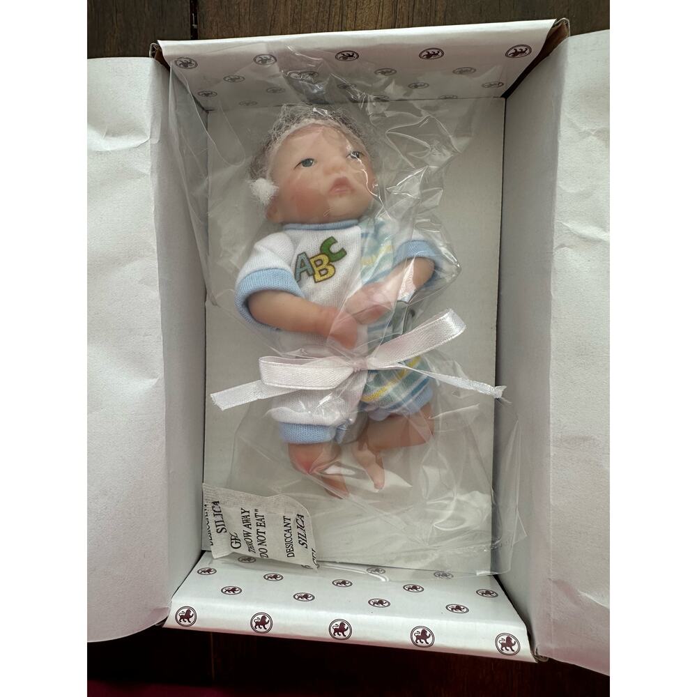 Ashton Drake 'Handful of Friendliness' "Heavenly Handfuls" Mini Collection Doll